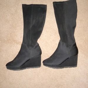 Nice black size 8 platform high heel suede elastic stretch boots.